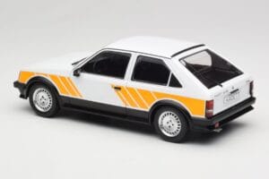 Opel Kadett D SR Balts ar Dzeltenu Dekoru MCG 1:18 MCG18534 Metāls — attēls 5 no 6