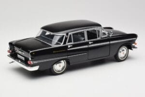 Opel Kapitan P1 Melns Revell 1:18 08822 Metāls — attēls 3 no 8