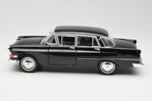 Opel Kapitan P1 Melns Revell 1:18 08822 Metāls — attēls 4 no 8