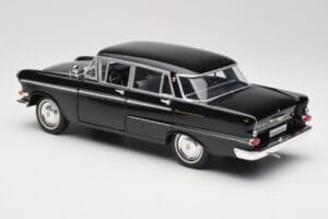 Opel Kapitan P1 Melns Revell 1:18 08822 Metāls — attēls 7 no 8