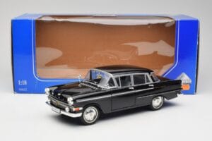 Opel Kapitan P1 Melns Revell 1:18 08822 Metāls — attēls 8 no 8