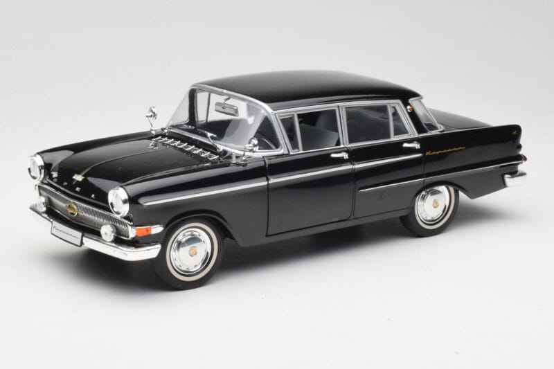 Opel Kapitan P1 Melns Revell 1:18 08822 Metāls