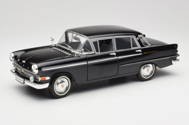Opel Kapitan P2 Melns Revell 1:18 08821 Metāls