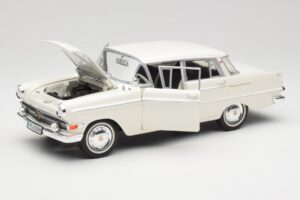 Opel Kapitan P2 Balts Revell 1:18 08821-M1 Metāls — attēls 2 no 8