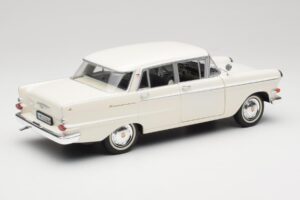 Opel Kapitan P2 Balts Revell 1:18 08821-M1 Metāls — attēls 3 no 8