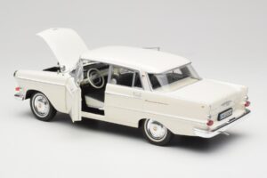 Opel Kapitan P2 Balts Revell 1:18 08821-M1 Metāls — attēls 5 no 8
