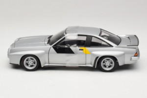 Opel Manta 400 Homologation Sudrabs Revell 1:18 8491 Metāls — attēls 3 no 6