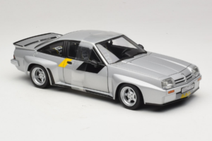 Opel Manta 400 Homologation Sudrabs Revell 1:18 8491 Metāls — attēls 4 no 6
