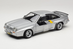Opel Manta 400 Homologation Sudrabs Revell 1:18 8491 Metāls