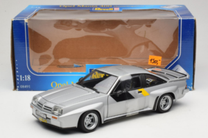 Opel Manta 400 Homologation Sudrabs Revell 1:18 8491 Metāls — attēls 6 no 6