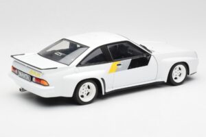 Opel Manta 400 Homologation Balts Revell 1:18 8819 Metāls — attēls 3 no 8