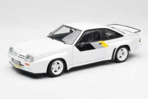 Opel Manta 400 Homologation Balts Revell 1:18 8819 Metāls
