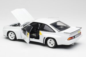 Opel Manta 400 Homologation Balts Revell 1:18 8819 Metāls — attēls 5 no 8