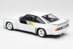 Opel Manta 400 Homologation Balts Revell 1:18 8819 Metāls — attēls 7 no 8
