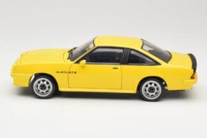 Opel Manta B GT/E Dzeltens Revell 1:18 08421 Metāls — attēls 4 no 8