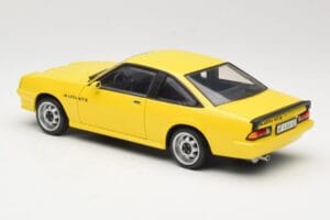 Opel Manta B GT/E Dzeltens Revell 1:18 08421 Metāls — attēls 7 no 8