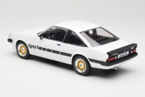 Opel Manta B Sport Balts MCG 1:18 MCG18237 Metāls — attēls 5 no 6