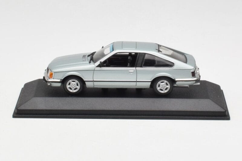 Opel Monza A Sudrabs Minichamps 1:43 400045122 Metāls