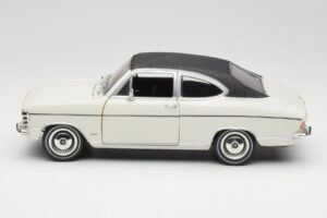 Opel Olympia A Coupe Balts Melns Revell 1:18 8446 Metāls — attēls 4 no 8