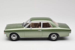 Opel Rekord C Green Metallic Minichamps 1:18 107047000 Sveķi — attēls 3 no 6