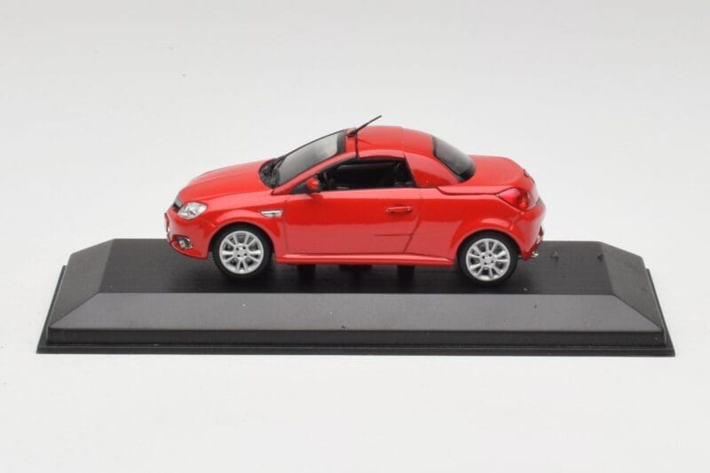 Opel Tigra TwinTop Magma Sarkans Minichamps 1:43 B24910027T Metāls