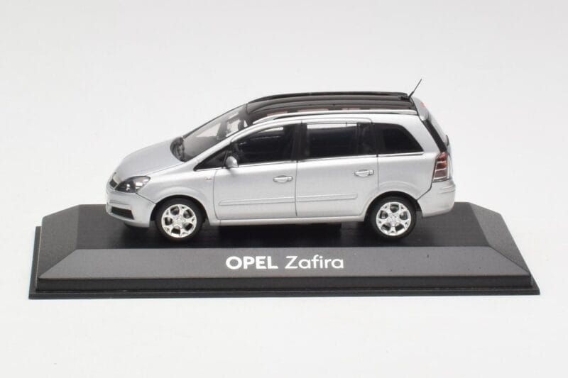 Opel Zafira B Sudrabs Minichamps 1:43 1799109 Metāls