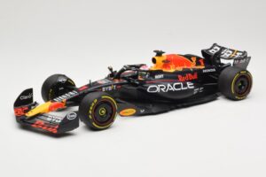 Oracle Red Bull Racing RB19 #1 M. Verstappen Winner Italian GP 2023 Minichamps 1:18 110231501 Metāls