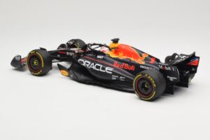 Oracle Red Bull Racing RB19 #1 M. Verstappen Winner Italian GP 2023 Minichamps 1:18 110231501 Metāls — attēls 5 no 6