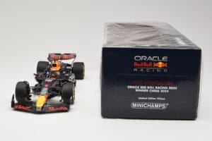 Red Bull Racing RB20 #1 M. Verstappen Winner China GP 2024 Minichamps 1:18 110240501 Metāls — attēls 6 no 6