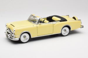 Packard Caribbean Kabriolets Dzeltens Road Signature 1:18 92798 Metāls