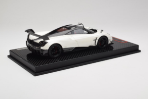 Pagani Huayra BC White Metallic Yy Model 1:18 REMC025 Sveķi — attēls 3 no 7