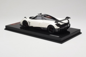 Pagani Huayra BC White Metallic Yy Model 1:18 REMC025 Sveķi — attēls 5 no 7