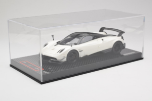 Pagani Huayra BC White Metallic Yy Model 1:18 REMC025 Sveķi — attēls 6 no 7