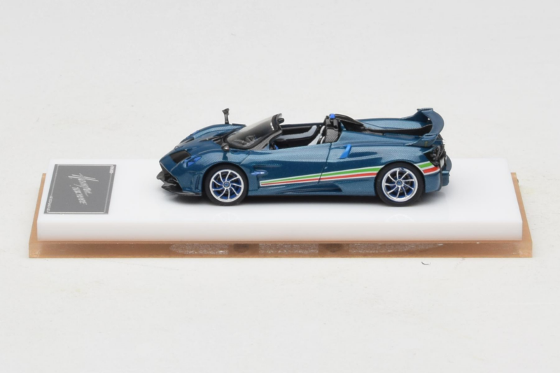 Pagani Huayra Tricolore Roadster Zils Henson & Heaven 1:64 PHTRB01 Sveķi