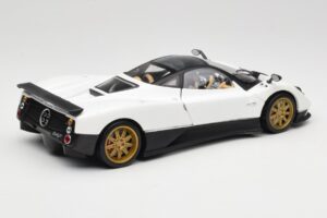 Pagani Zonda F Balts Mondo Motors 1:18 157655 Metāls — attēls 3 no 8