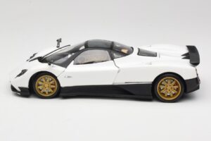 Pagani Zonda F Balts Mondo Motors 1:18 157655 Metāls — attēls 4 no 8