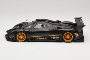 Pagani Zonda R Revolucion Carbon Fiber AUTOart 1:18 78261 Metāls — attēls 4 no 8