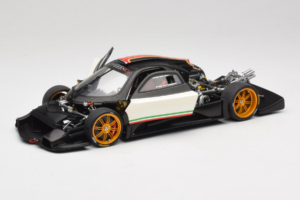 Pagani Zonda R Revolucion Balts AUTOart 1:18 78262 Metāls — attēls 2 no 8
