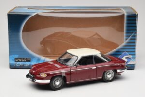 Panhard 24 CT Sarkans Solido 1:18 1832500 Metāls — attēls 8 no 8