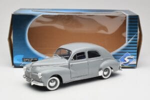Peugeot 203 Gris Clair Solido 1:18 8145 Metāls — attēls 8 no 8