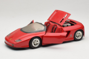 Pininfarina Mythos Sarkans Revell 1:18 8806 Metāls — attēls 2 no 8