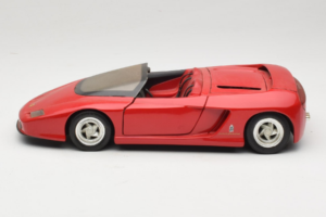 Pininfarina Mythos Sarkans Revell 1:18 8806 Metāls — attēls 4 no 8