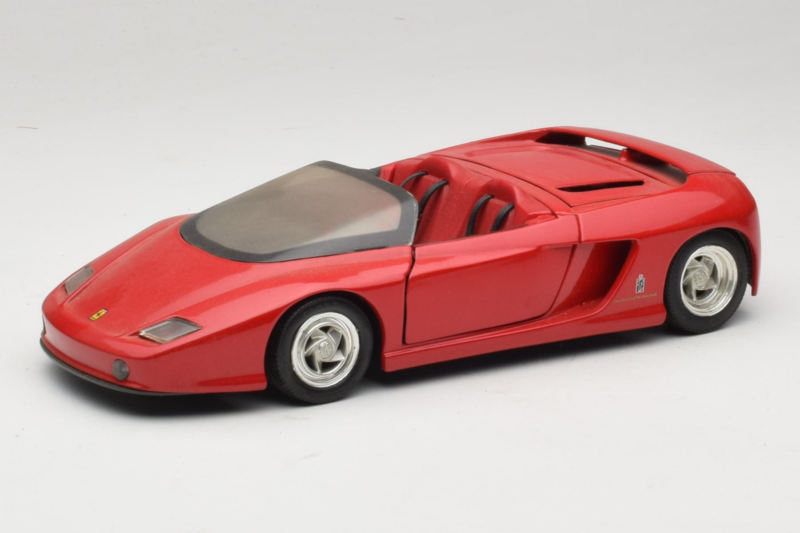 Pininfarina Mythos Sarkans Revell 1:18 8806 Metāls