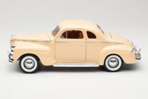 Plymouth Coupe Bēšs Road Signature 1:18 92398 Metāls — attēls 4 no 8