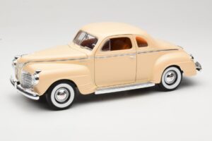 Plymouth Coupe Bēšs Road Signature 1:18 92398 Metāls