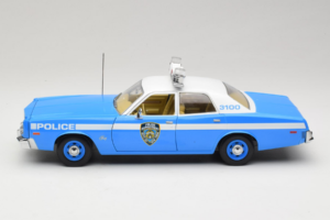 Plymouth Fury Police Pursuit New York Police Department GreenLight 1:18 19043 Metāls — attēls 4 no 8