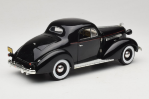 Pontiac Deluxe Melns Signature Models 1:18 18106 Metāls — attēls 3 no 8