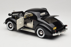Pontiac Deluxe Melns Signature Models 1:18 18106 Metāls — attēls 5 no 8