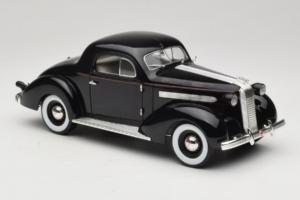 Pontiac Deluxe Melns Signature Models 1:18 18106 Metāls — attēls 6 no 8