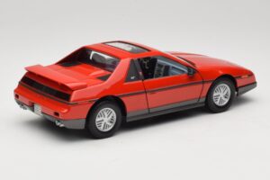 Pontiac Fiero GT Sarkans Road Signature 1:18 92588 Metāls — attēls 3 no 8